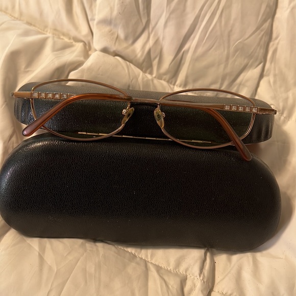 Glasses - Picture 3 of 5